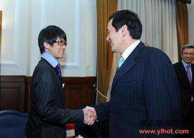 马英九韩寒“第一次亲密接触”引热议“民意”与“红利”